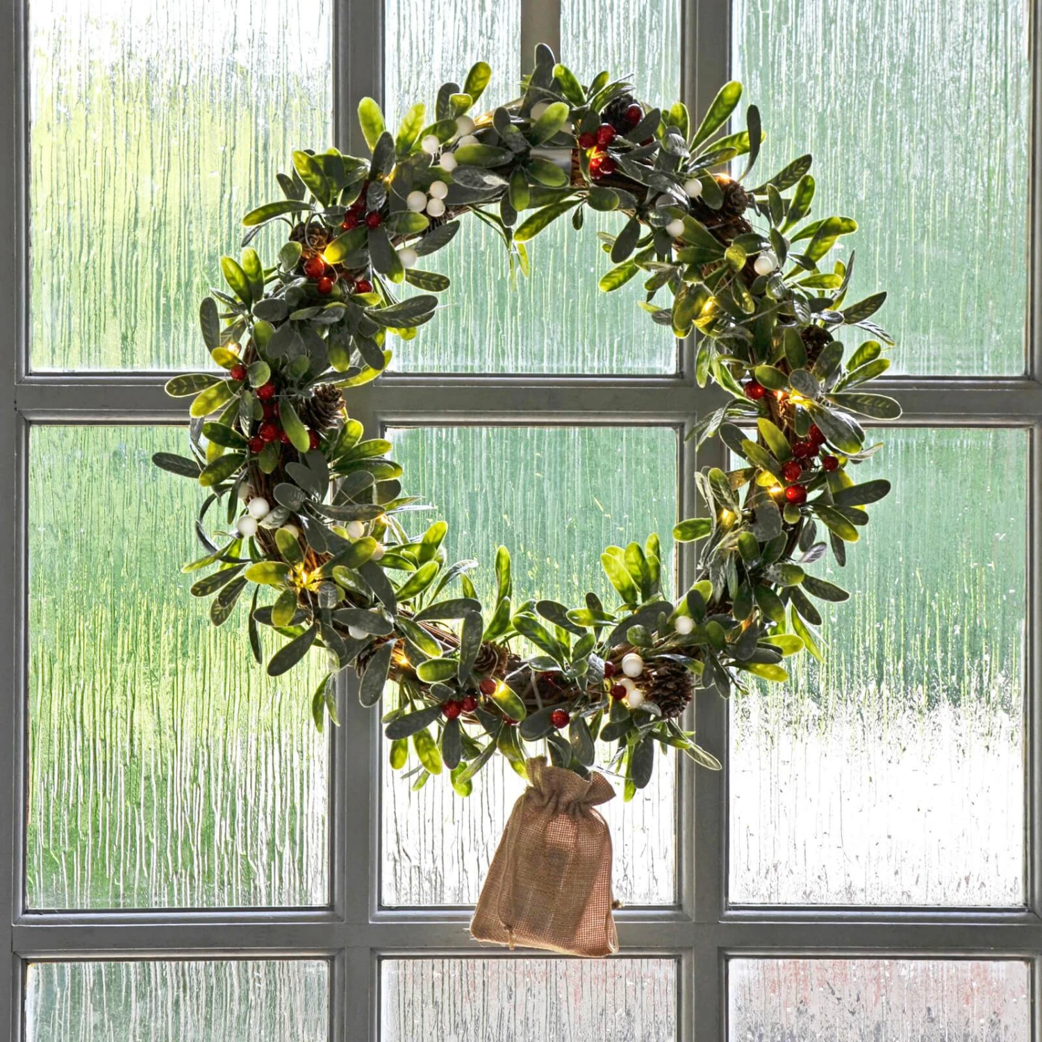 16" Light Up Christmas Wreath Mistletoe Berries Battery Op 3 16" Light Up Christmas Wreath Mistletoe Berries Battery Op