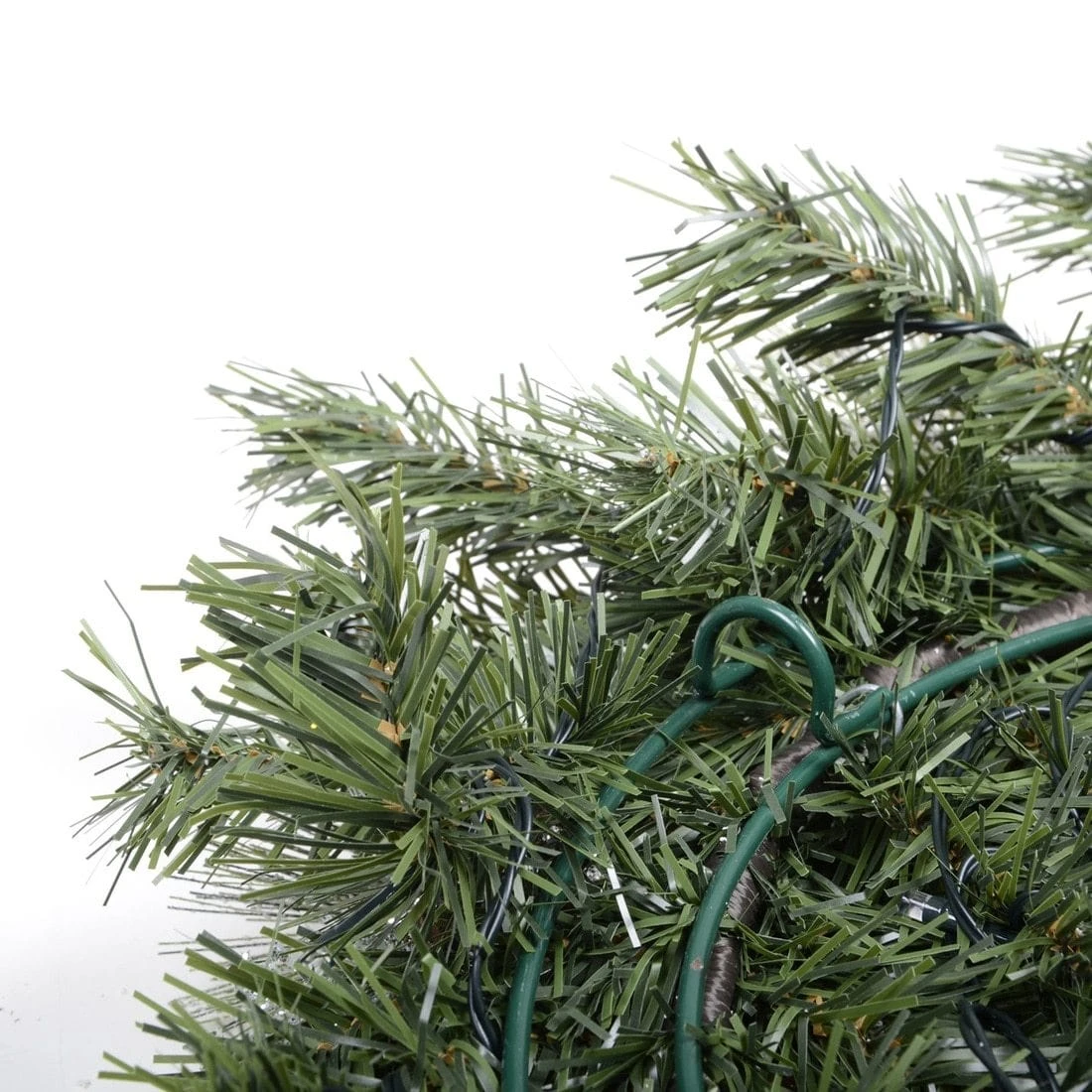 LED Snow Frosted Christmas Wreath With Berries & Pine Cones 7 LED Snow Frosted Christmas Wreath With Berries & Pine Cones - Image 5